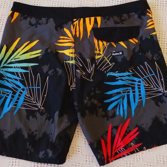 Mens Hurley board swim surf shorts nwot size 38 black/yellow/red/ grey - Picture 2 of 6